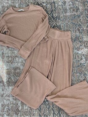 Abercrombie & Fitch Ribbed Wide-Leg Track Pants in Taupe